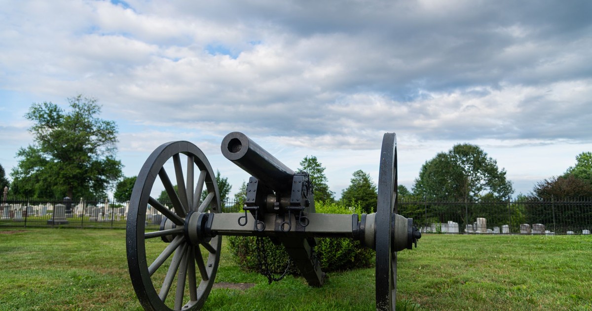 A historic cannon displayed at Gettysburg Battlefield, Pennsylvania.