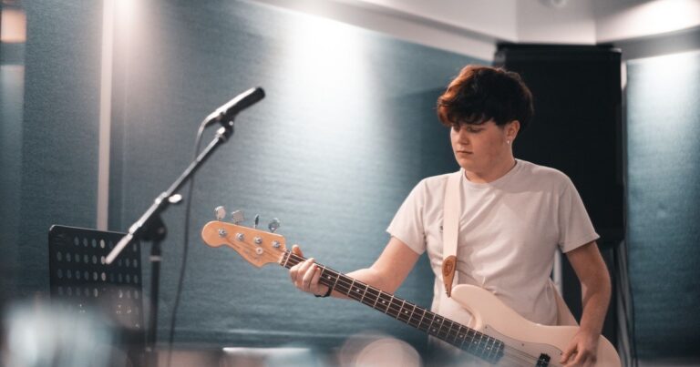 The 1994 Rock Hit That Topped the Charts Was Written by Teen (and almost never released) - Featured image