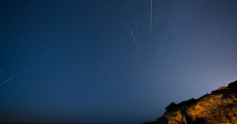Two Rare Meteor Showers Converge This Week—Here’s How to Spot the Fireballs - Featured image