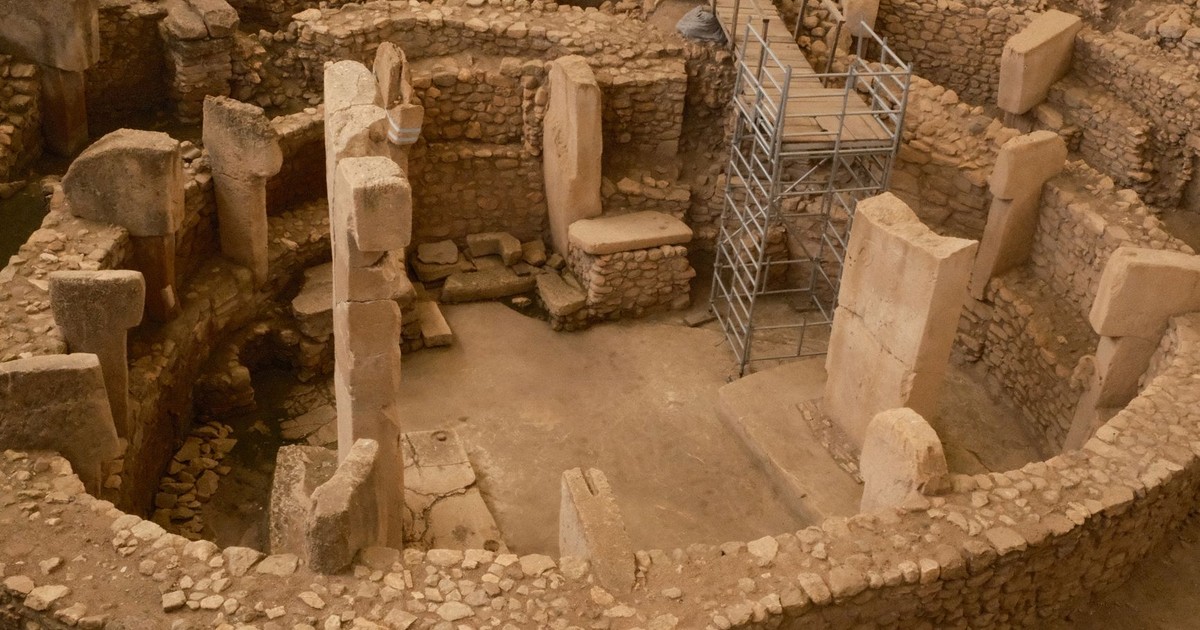Discover the ancient stone structures of Göbekli Tepe in Şanlıurfa, Türkiye.