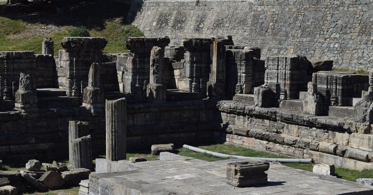 Explore the timeless beauty of ancient Hindu temple ruins in India.