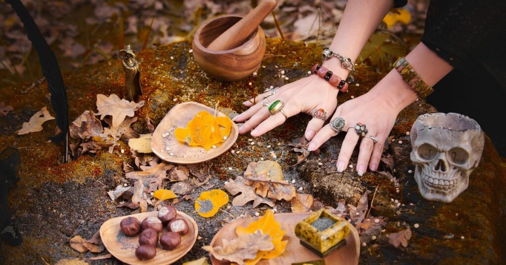 10 Famous Historical Figures Who Were Accused of Witchcraft - Featured image