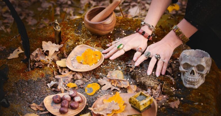 10 Famous Historical Figures Who Were Accused of Witchcraft - Featured image