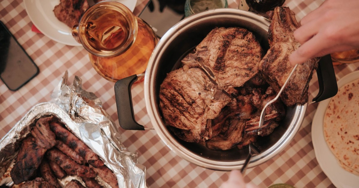 Close-up of a table with grilled meats and drinks, captured from above, perfect for food blogs.