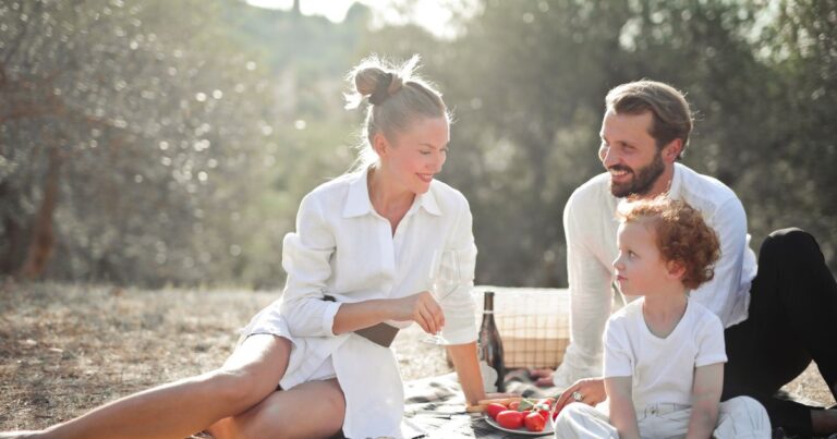 Are You Actually Upper Middle Class? Here Are the Signs - Featured image