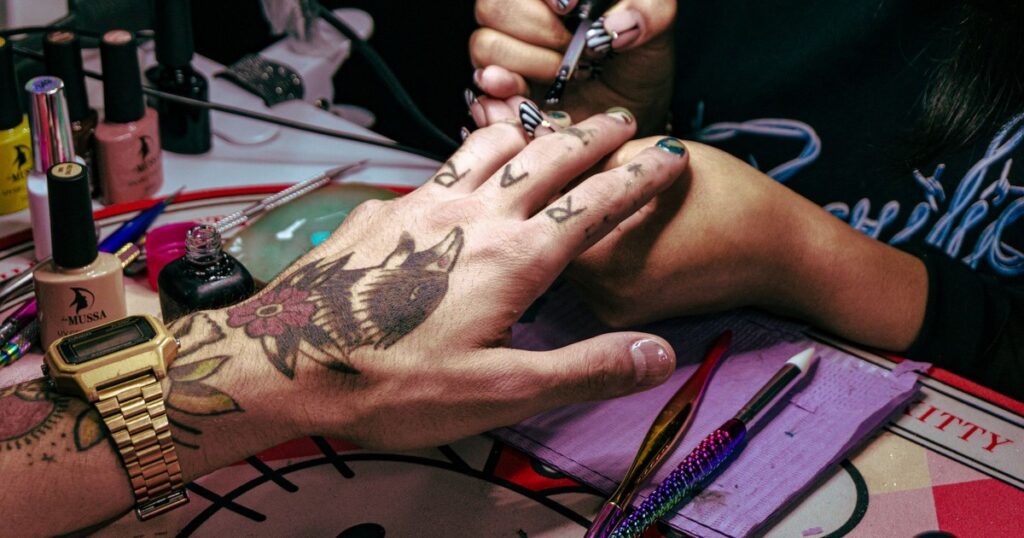 The real meaning behind the 3 dots tattoo is darker than most people know - Featured image