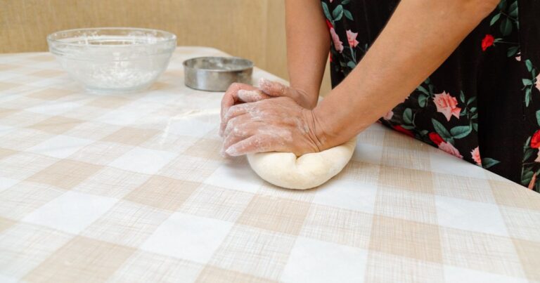 9 Everyday Habits People Raised in the 60s–80s Still Take Care Of - Featured image