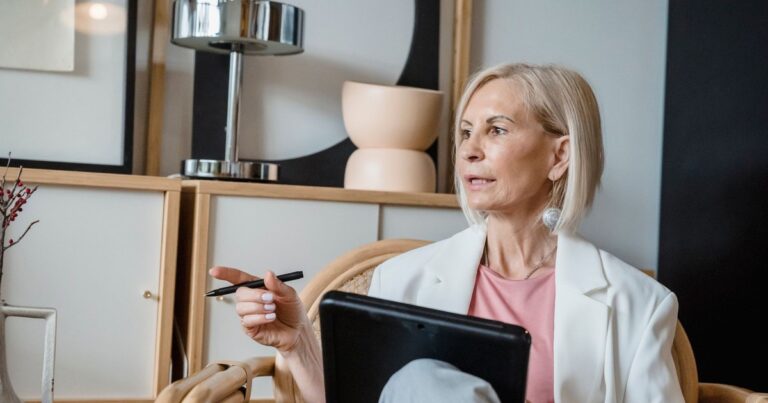 Women Are Getting $4,800 Less a Year From Social Security, Says AARP - Featured image