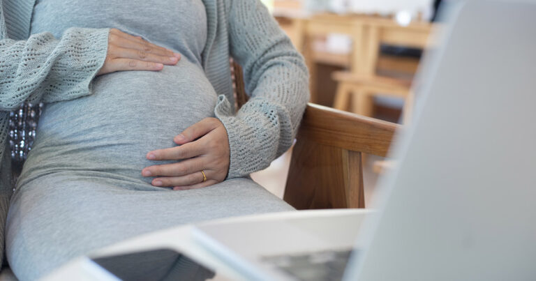 Pregnant NYC teacher files lawsuit for being kicked in belly by student, blamed for it and fired - Featured image