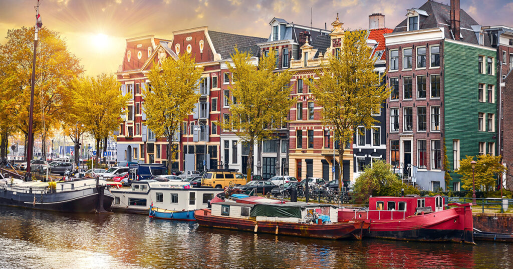 7 Stunning Canal Cities That Are More Romantic Than Venice - Featured image