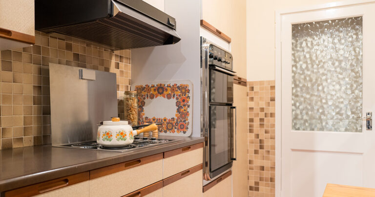 These 7 Unforgettable 1980s Kitchen Trends Are Making a Huge Comeback - Featured image