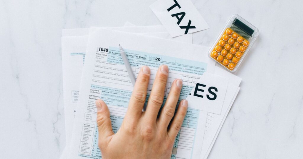 Supreme Court Strikes Down Trump Tariffs, Triggering Massive $81B Refund - Featured image
