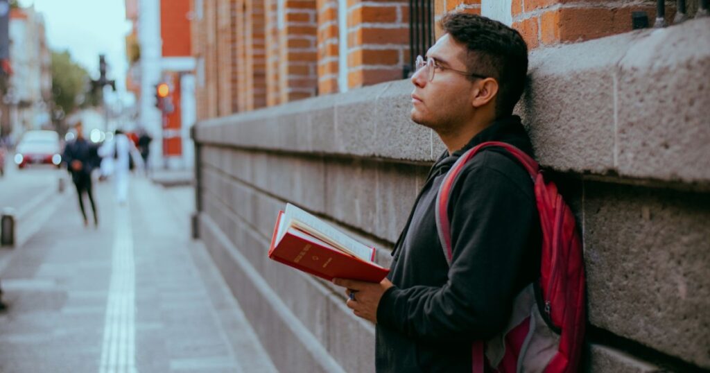 Psychologists Explain Why Adults Who Felt Unloved as Kids Develop 7 Rare Strengths - Featured image