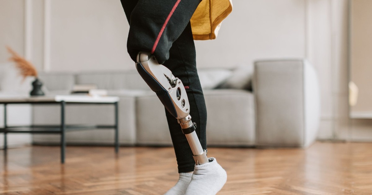 Detailed view of a prosthetic leg in a modern indoor setting, highlighting mobility aids.