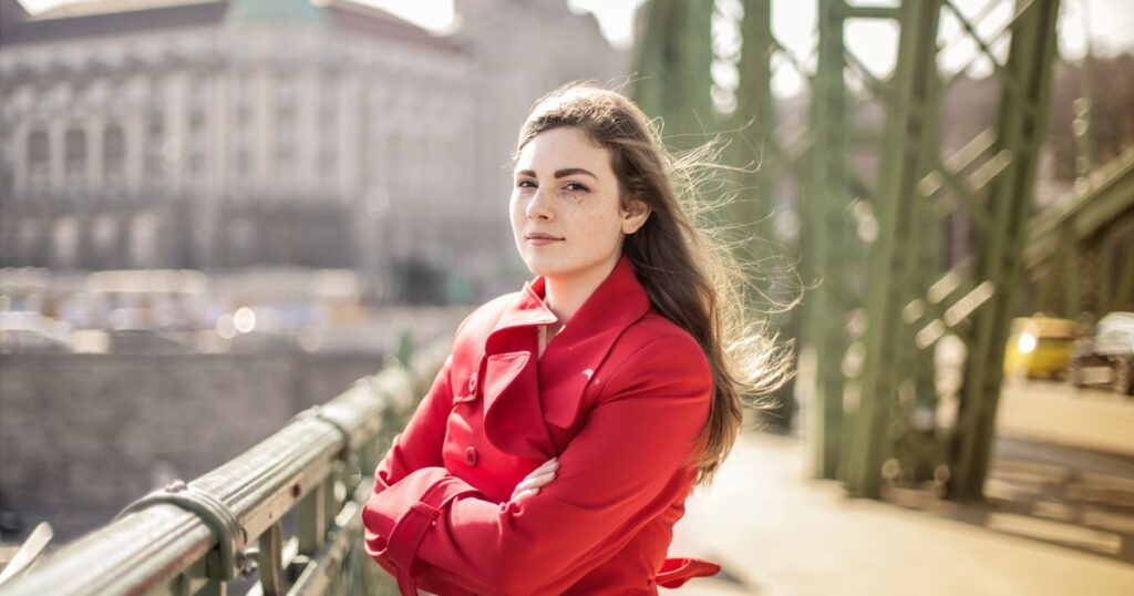 11 Rare Traits That Set Emotionally Strong Women Apart from the Rest - Featured image