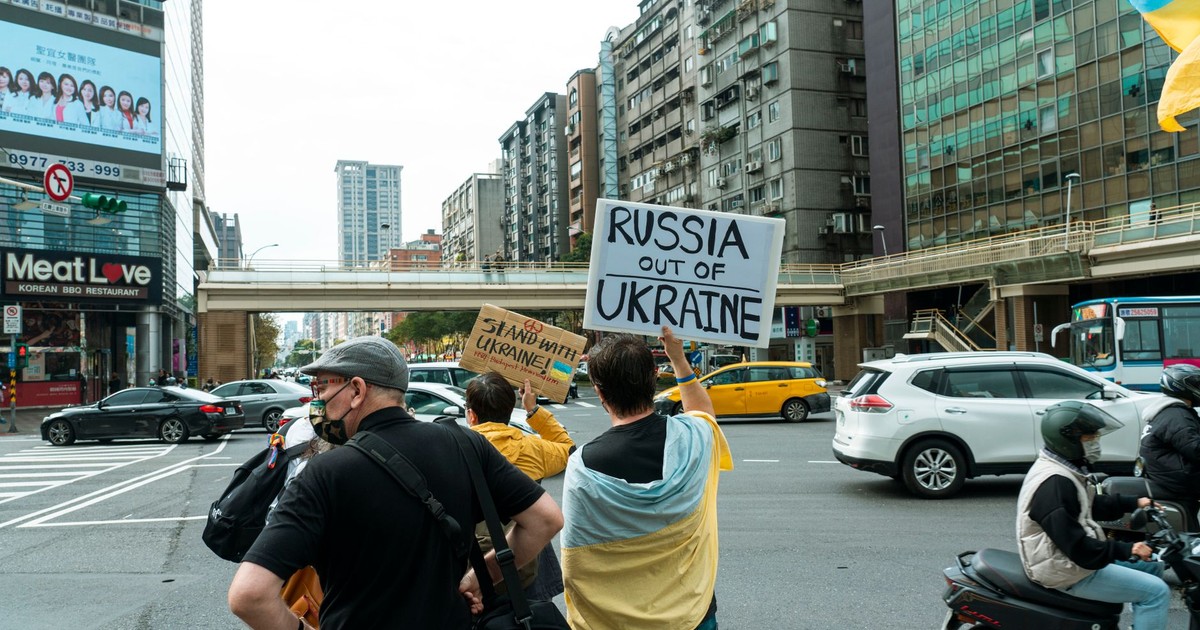 Protesters in the city holding signs against Russia's actions in Ukraine.