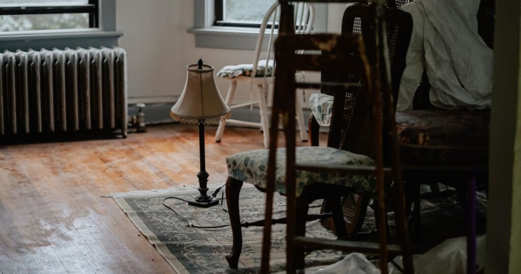 13 Phrases That Reveal Someone is a Messy Homeowner - Featured image
