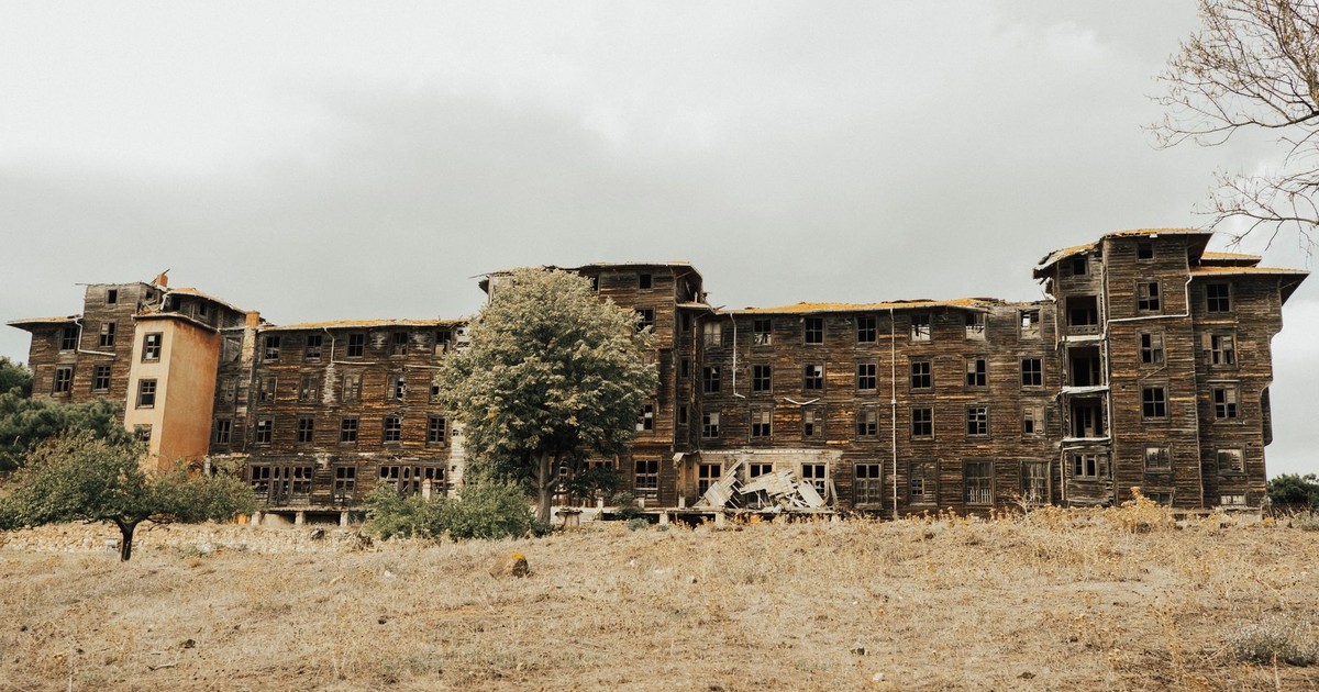 Explore the haunting beauty of an abandoned, wooden structure on Büyükada Island, Turkey.