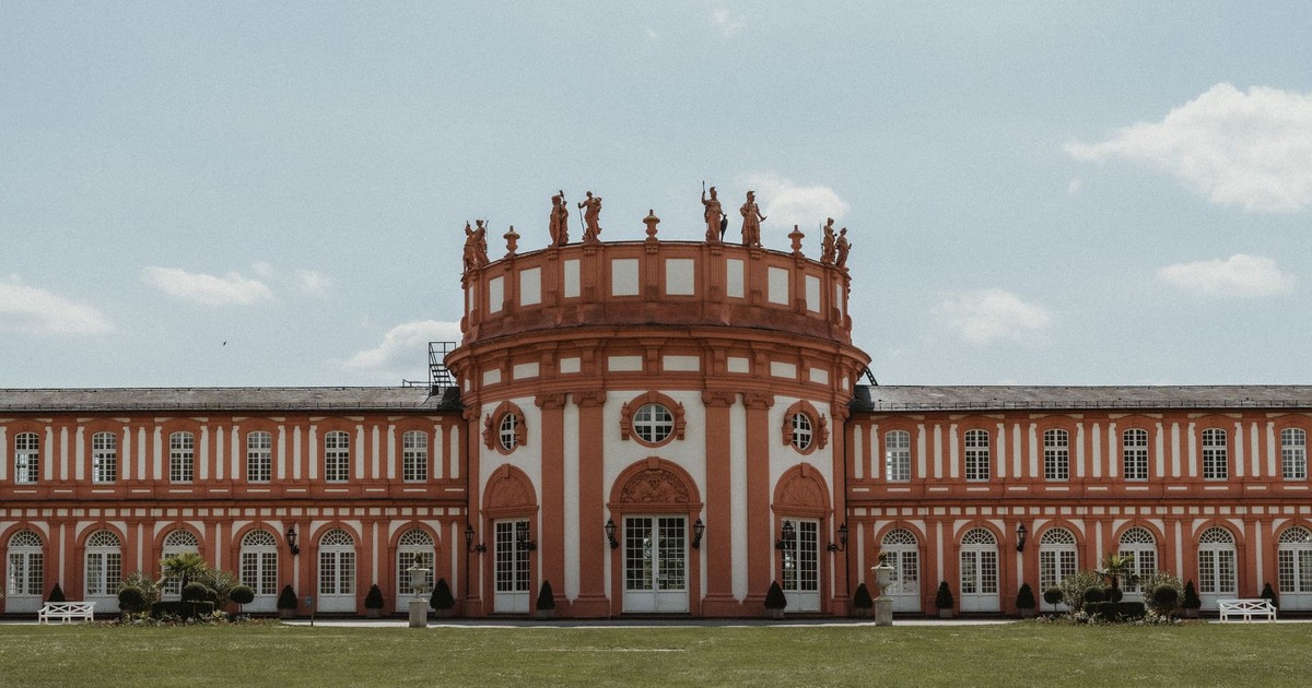 Elegant Baroque architecture of Biebrich Palace in Wiesbaden, Germany, under a clear sky.