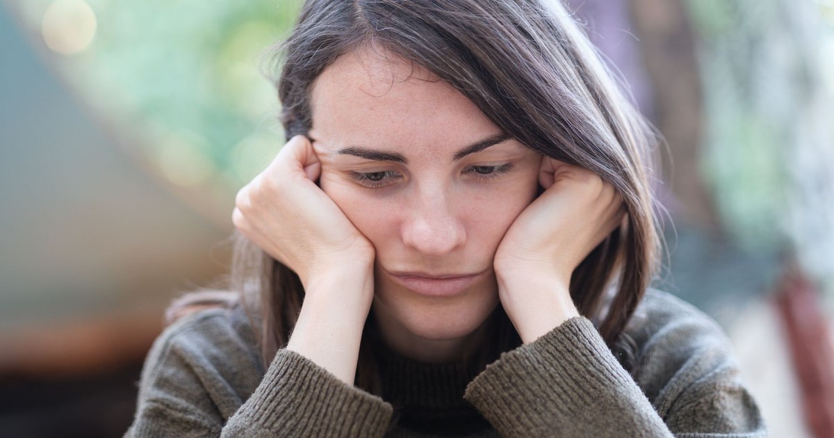 11 Things People Who Feel Deeply Unhappy Do When No One’s Around