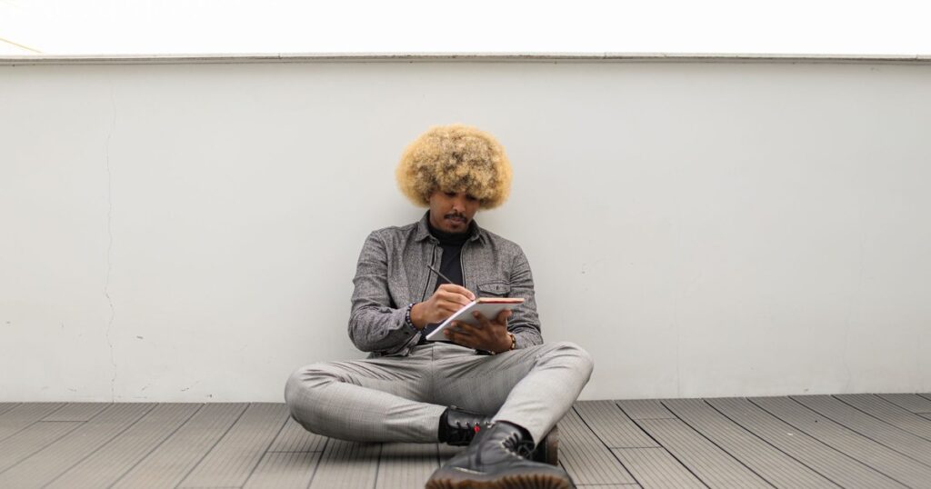 9 Unspoken Traits of People Who Need Time Alone to Be Weird - Featured image