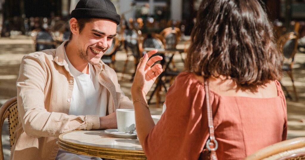 12 Phrases Phony People Use To Make You Think They’re Genuine - Featured image