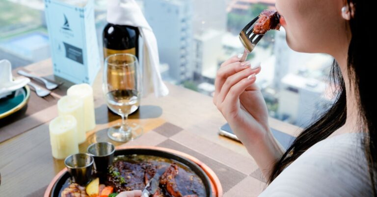 Vegan woman cried eating her first steak in 14 years - Featured image