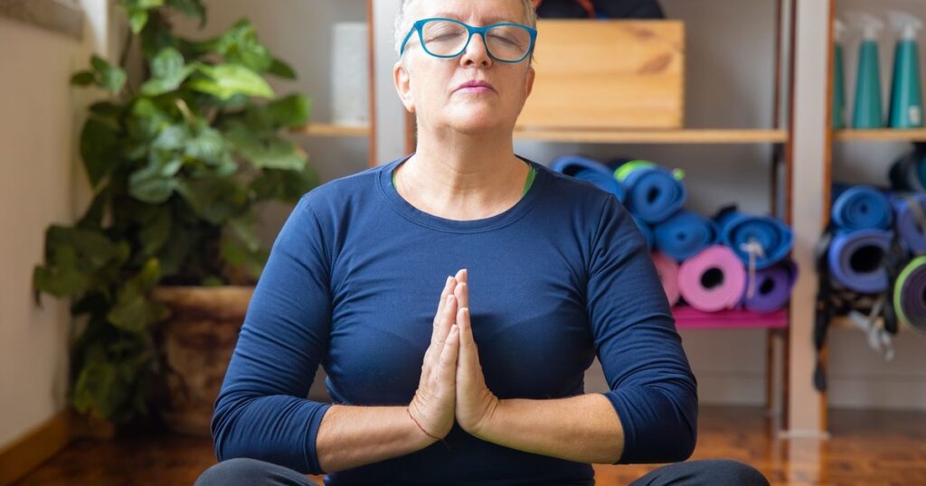 The 5 Habits Yale’s Happiness Professor Uses to Rewire Your Brain - Featured image